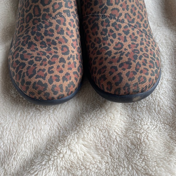 Cloudsteppers by Clark’s Sillian firn leopard print slip on comfort shoe - Picture 2 of 5